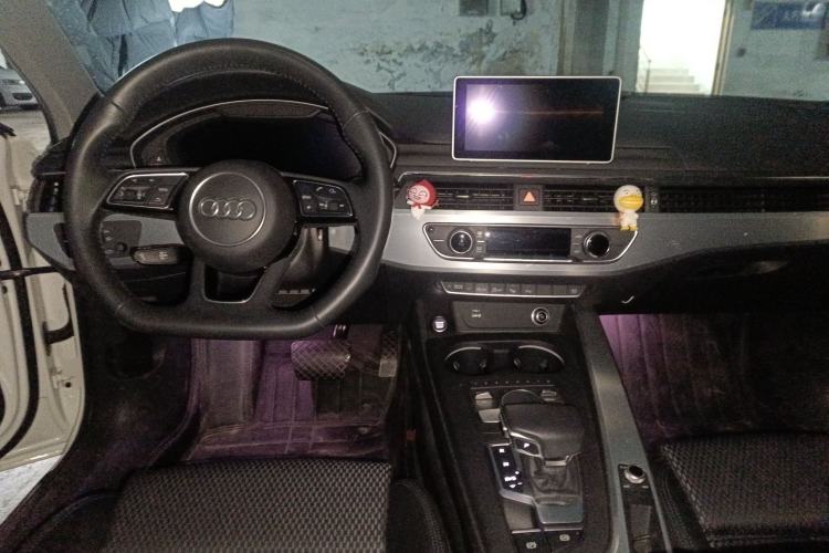 Used Audi A4L 2018 30th Anniversary Edition 40 TFSI Sport Edition
