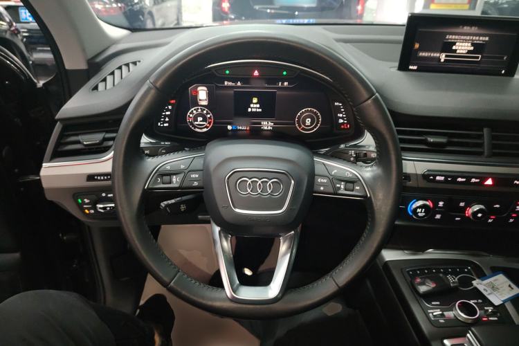 Used Audi Q7 2016 40 TFSI Comfort Model
