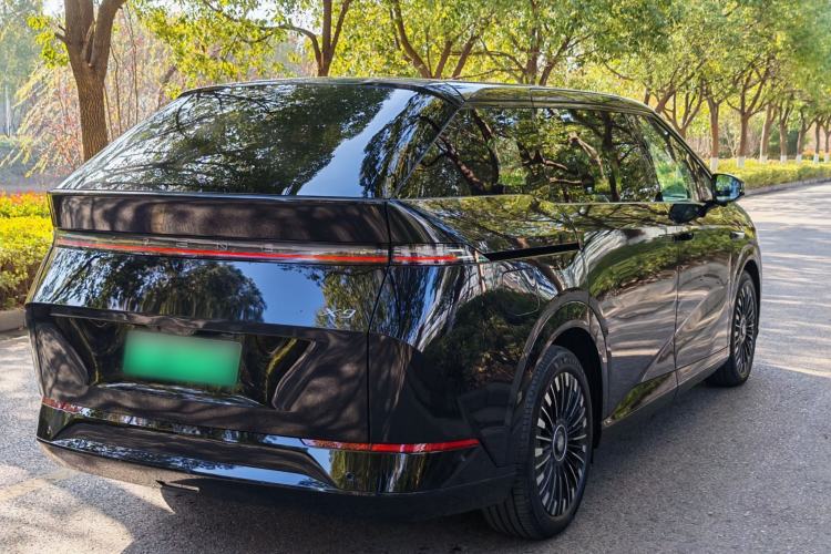 Used XPeng X9 2025 740 Ultra-Long Range Max
