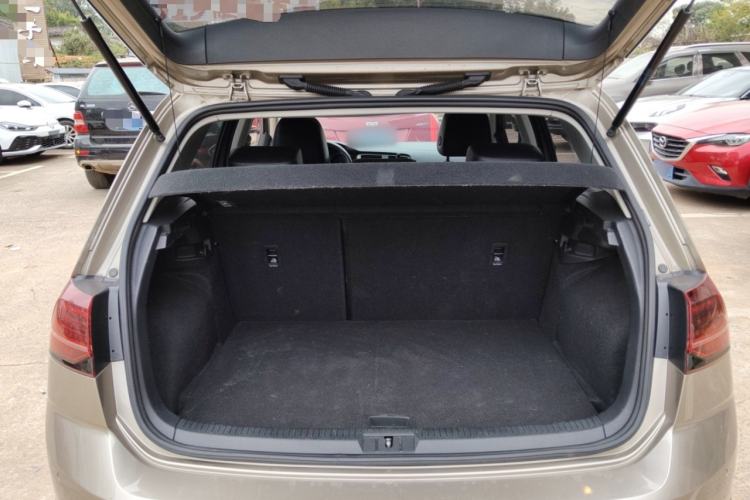 Used Volkswagen Golf 2018 230TSI Automatic Luxury Version
