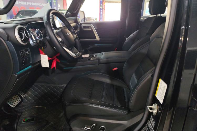 Used  BJ40 2023 2.0T Automatic Four-Wheel Drive Urban Hunter Edition Chivalrous Type
