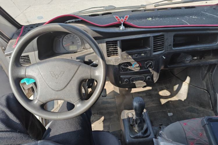 Used Wuling Zhiguang 2015 1.2L Practical LS-I Model
