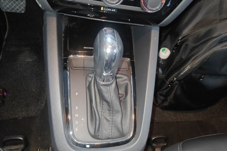 Used Volkswagen Sagitar 2015 1.6L Automatic Comfort Model
