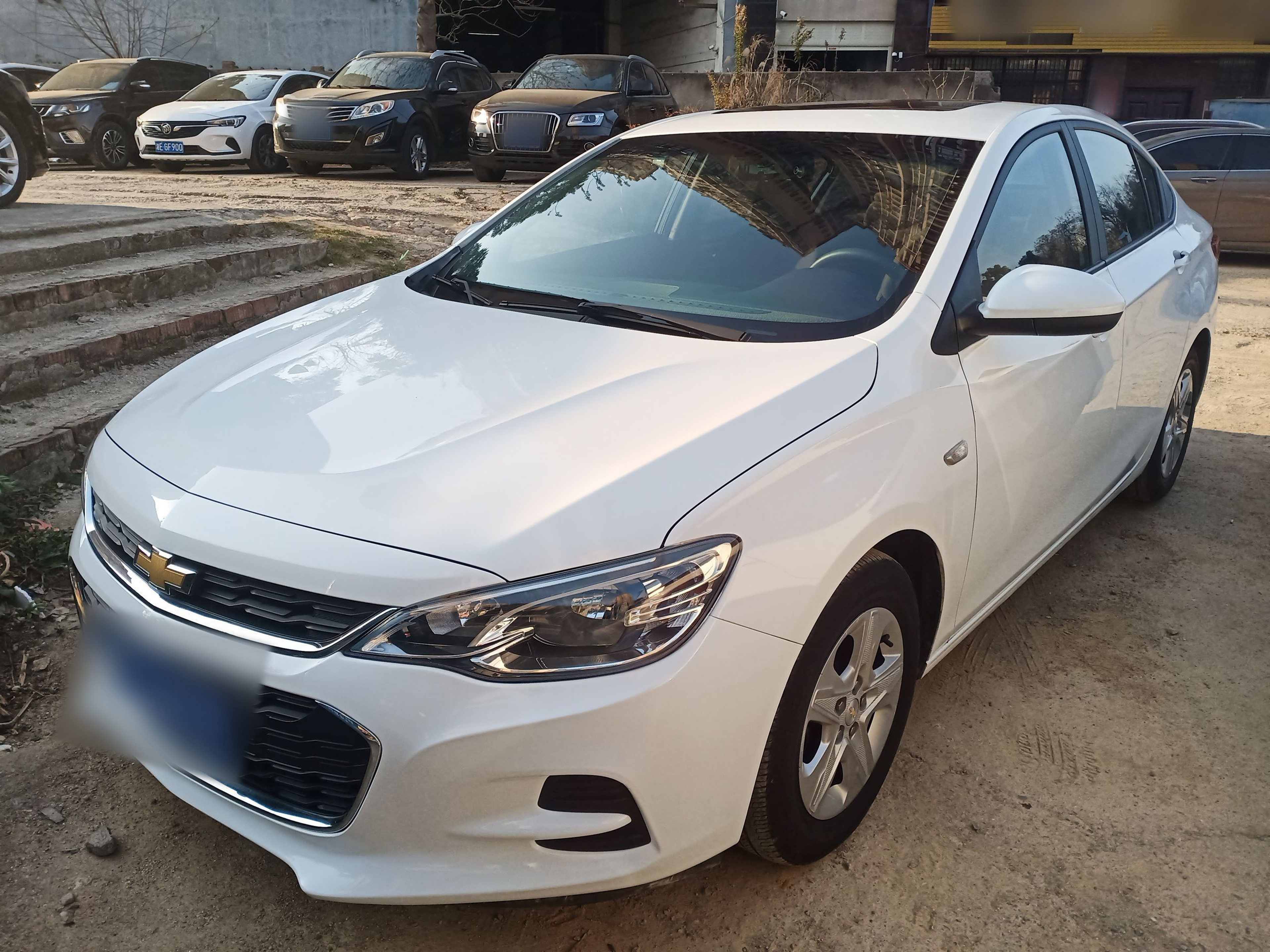 Под передней частью автомобиля