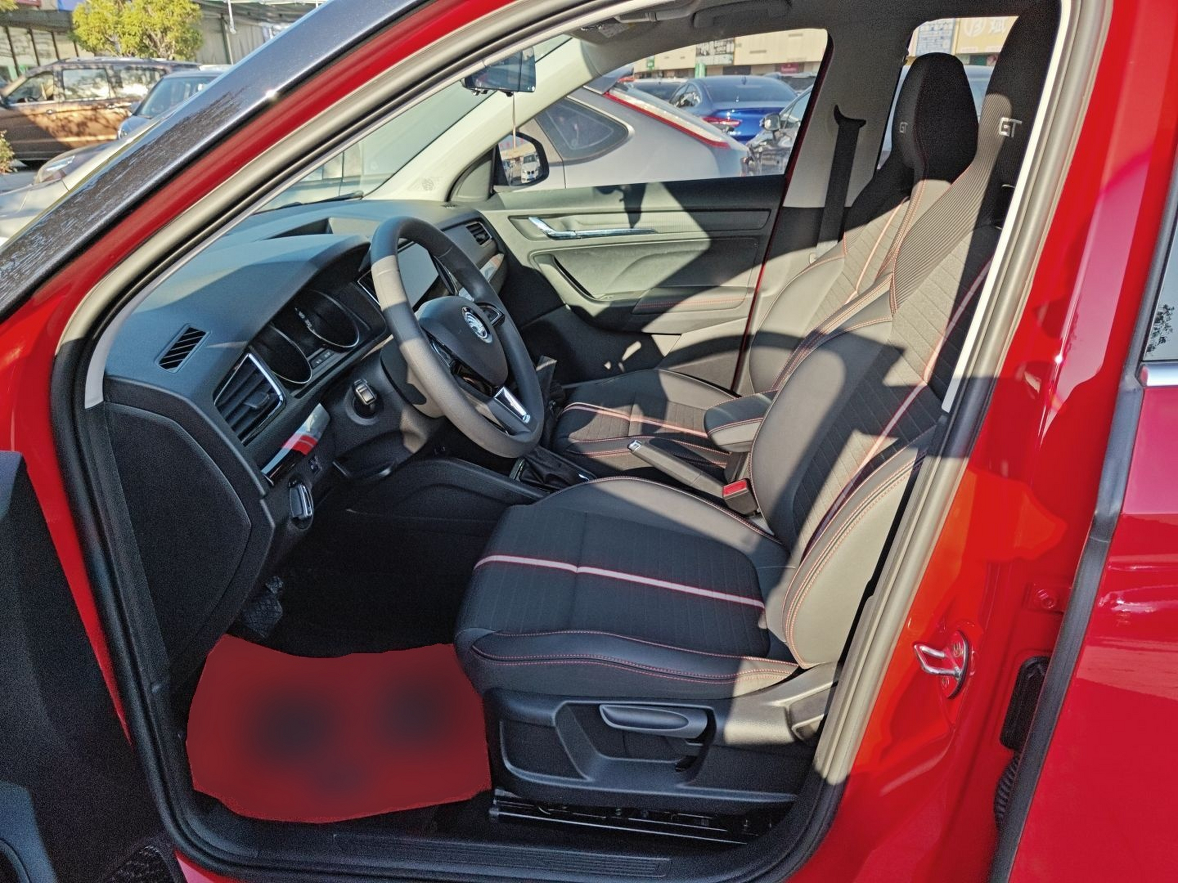 Переднее сиденье в автомобиле