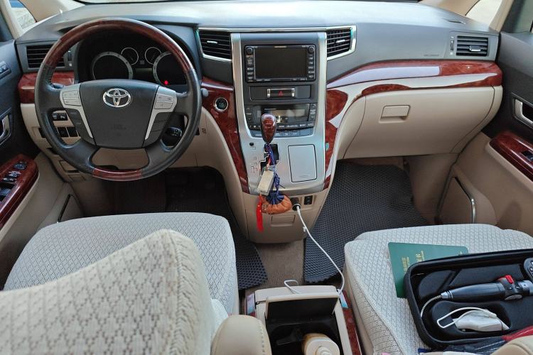 Used Toyota Alphard 2011 2.4L Luxury Edition
