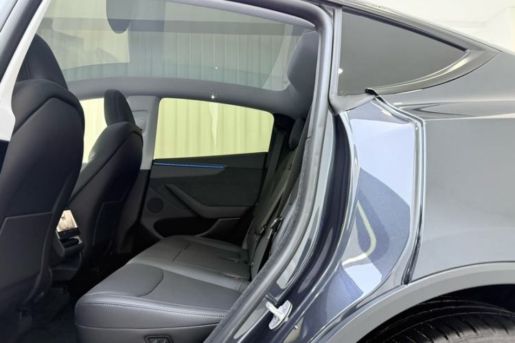 Used Tesla Model Y 2025 Long-Range All-Wheel-Drive Version
