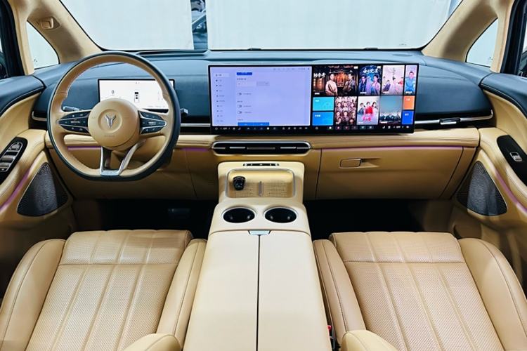 Used VOYAH Dream 2025 PHEV Four-Wheel-Drive Flagship Kunpeng Edition
