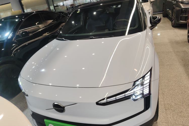 Used Volvo EX30 2025 Rear-Drive Long-Range Plus Model