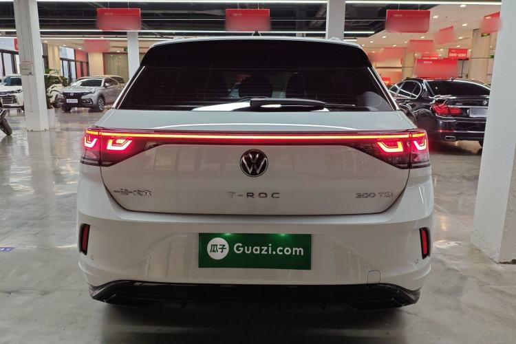 Used Volkswagen T-ROC 2025 Facelift Model 2 300TSI DSG Two-Wheel Drive Chenguang Edition
