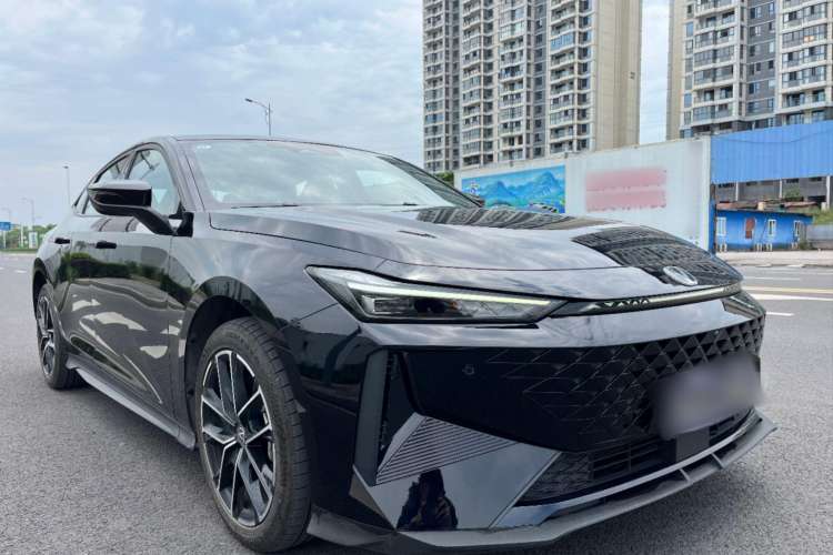 Used Changan UNI-V iDD 2024 Blue Whale Smart Electric iDD 136km Luxury Model
