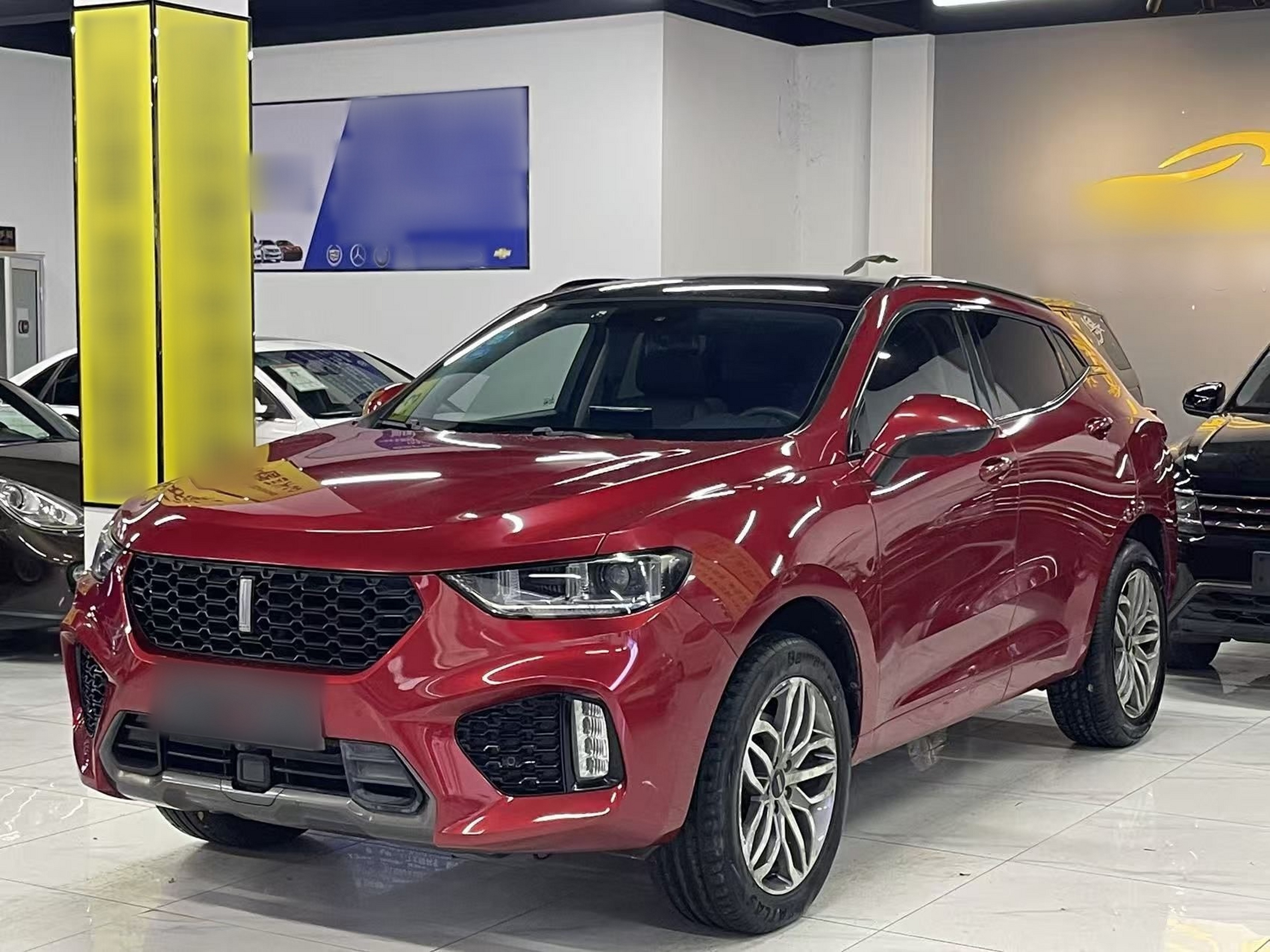 تحت مقدمة السيارة