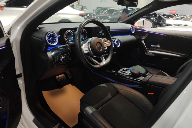 Used Mercedes-Benz A-Class 2022 Revised Version A 200 L Sport Sedan Fashionable Style
