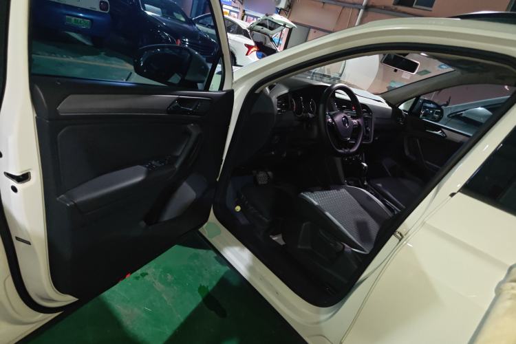 Used Volkswagen Tiguan L 2019 330TSI Automatic Two-Wheel Drive Luxury Edition China V Standard
