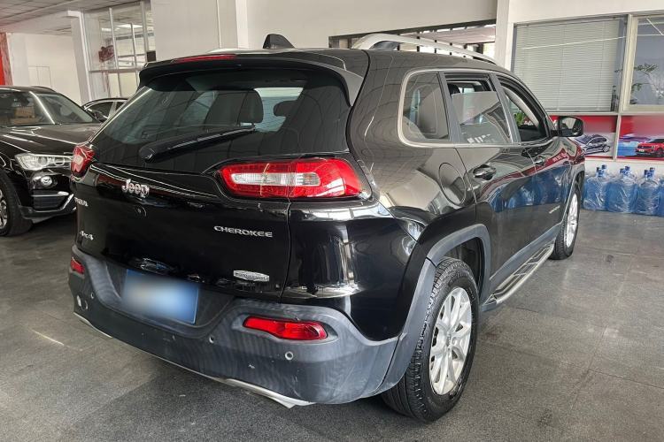 Used  Cherokee 2016 2.4L Professional Smart Version
