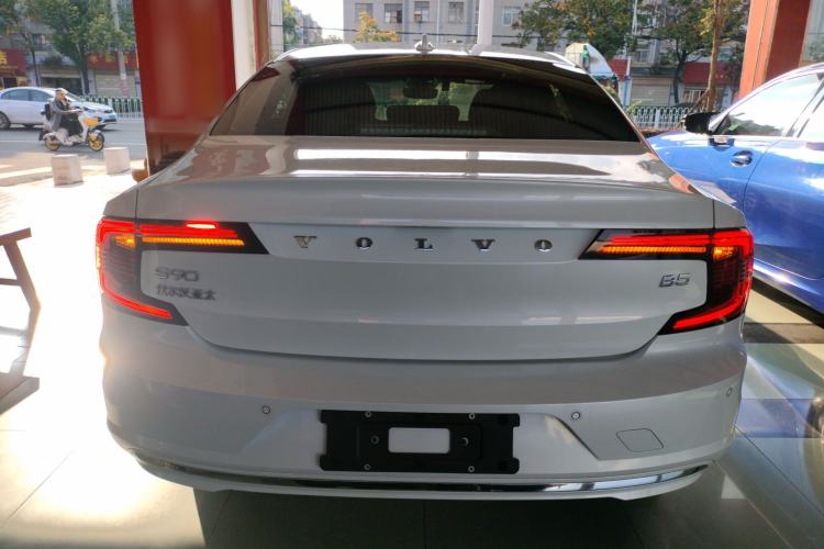 Used Volvo S90 2023 B5 Zhiyi Luxury Edition
