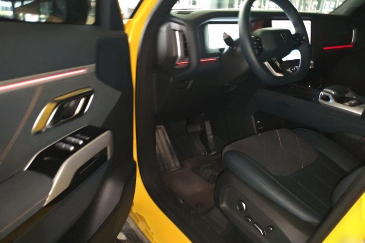 Used  G318 2025 Worry-Free Cross-Country Edition Four-Wheel Drive Distant Mountains Version
