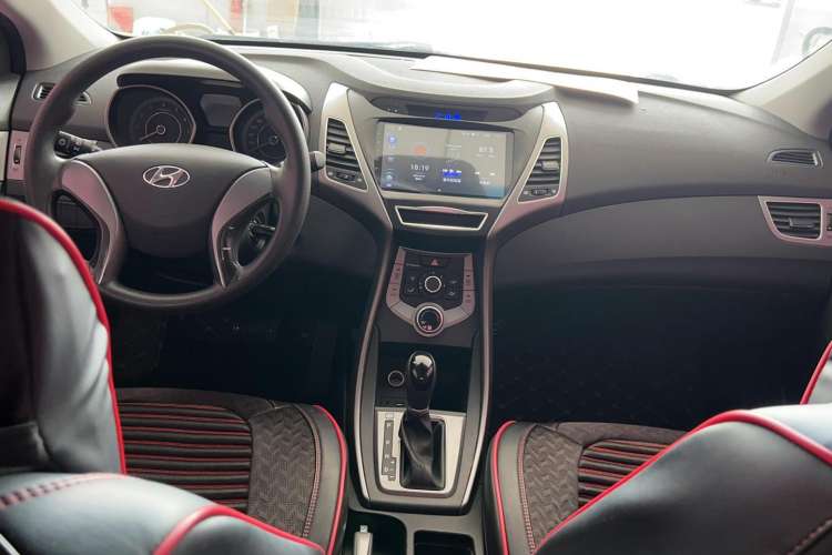 Used Hyundai Elantra 2016 1.6L Automatic Smart Version
