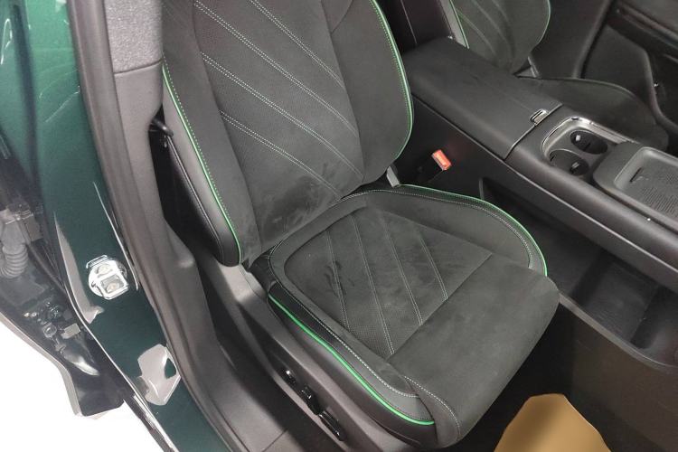 Used VOYAH FREE 2025 318 259 km All-Wheel-Drive Exploration Edition
