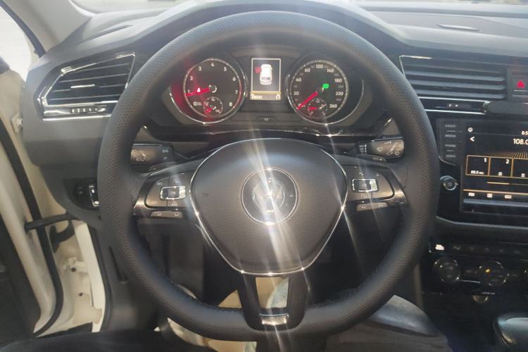 Used Volkswagen Tiguan L 2017 330TSI Automatic Two-Wheel Drive Flagship Edition
