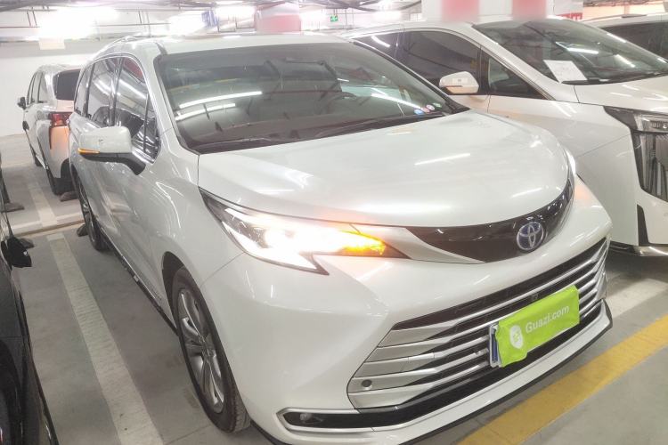 Used Toyota Sienna 2023 2.5L Hybrid Platinum Edition