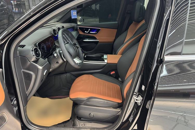 Used Mercedes-Benz GLC 2023 GLC 260 L 4MATIC Luxury Model 5 Seats
