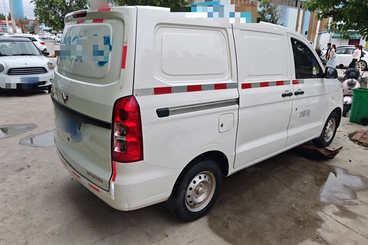 Used Wuling Hongguang V 2022 1.5L Jingqu Edition Enclosed-Window Vehicle with Hydraulic Power Steering LAR
