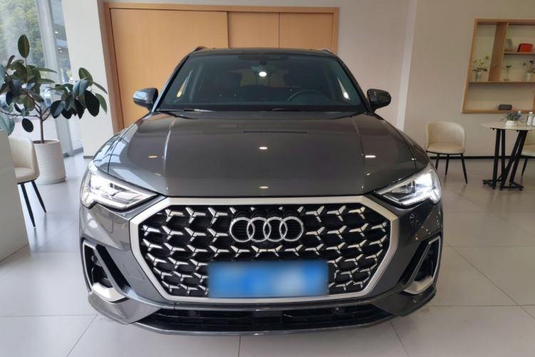 Used Audi Q3 2024 40 TFSI Fashion Dynamic Model