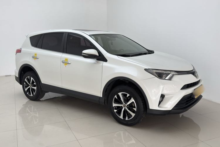 Used Toyota RAV4 2016 2.0L CVT Two-Wheel Drive Fashion Edition China V Standard
