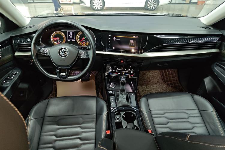 Used Volkswagen Passat 2020 Facelift 330TSI Elite Edition China VI Standard
