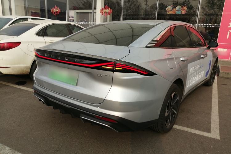 Used  L6 2025 EM-i 140km Starship Edition
