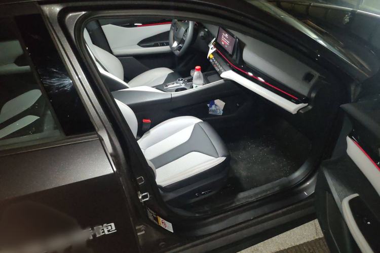 Used Changan UNI-V iDD 2024 Blue Whale Smart Electric iDD 136km Luxury Model
