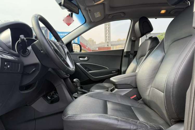 Used Hyundai Santa Fe 2013 2.4L Automatic Two-Wheel Drive Smart Version
