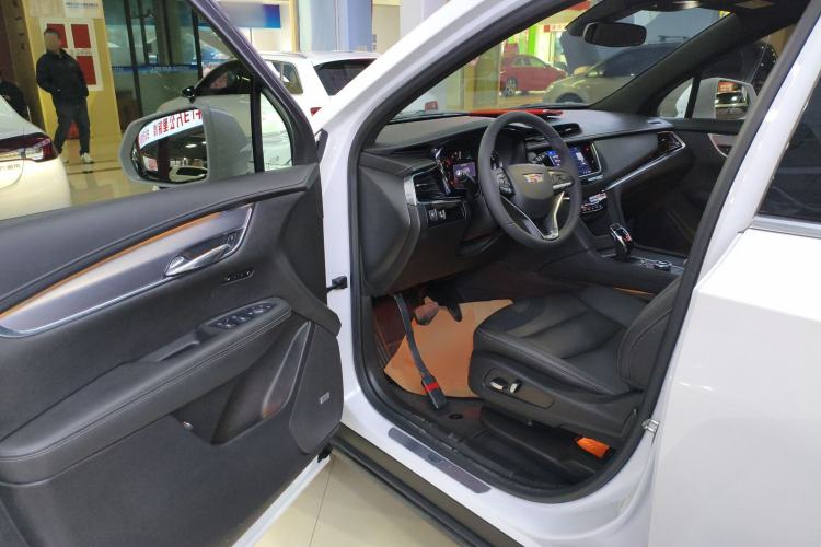 Used Cadillac XT6 2022 2.0T Six-Seater Four-Wheel-Drive Luxury Version
