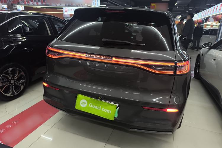 Used  E5 2024 440km Launch Edition
