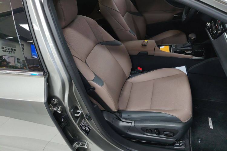 Used Lexus ES 2022 300h Deluxe Edition
