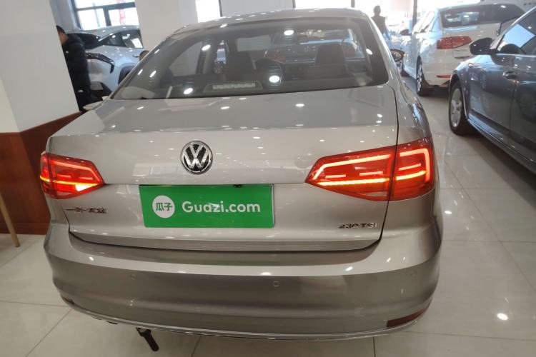 Used Volkswagen Sagitar 2017 230TSI Automatic Comfort Version
