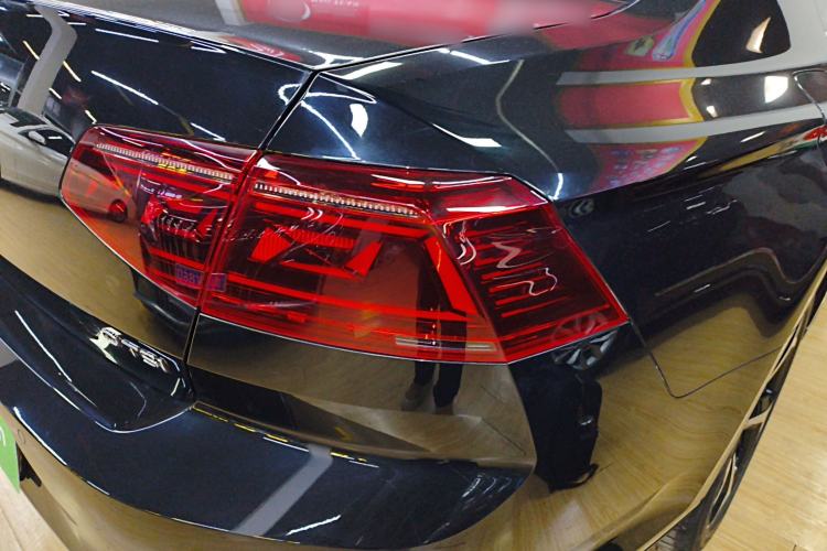 Used Volkswagen Magotan 2023 2 Million Units Commemorative Edition 330TSI DSG Luxury Version
