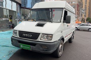 Used Iveco Daily 2017 2.8T V35 Box Truck 3 Seats 43S5