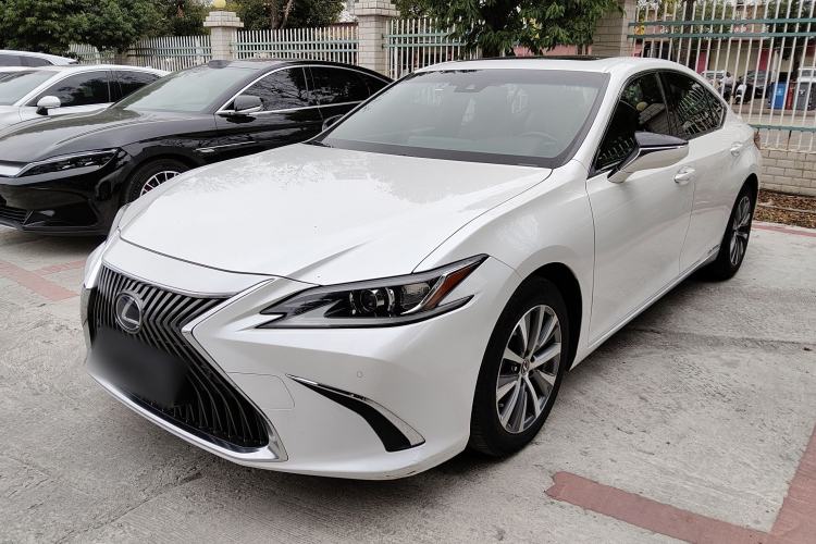 Used Lexus ES 2018 300h Premier Edition China VI Standard