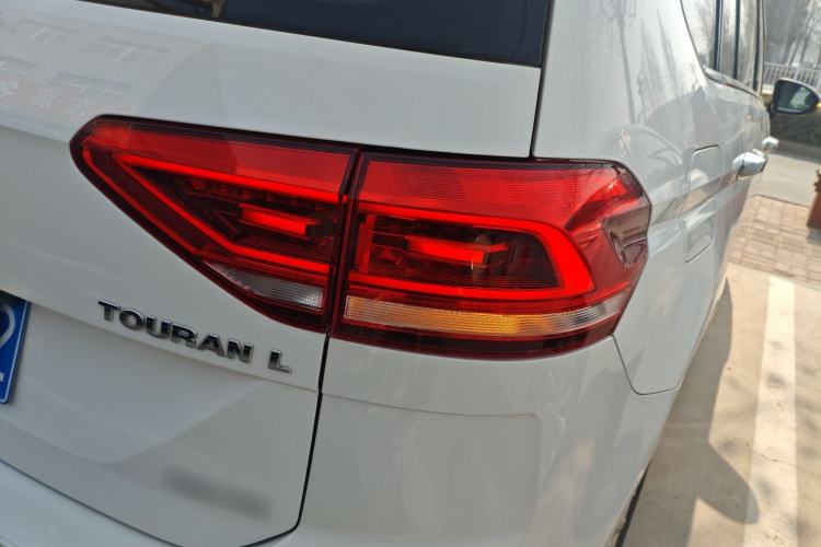 Used Volkswagen Touran 2016 Volkswagen Touran L 280TSI DSG Comfort Edition
