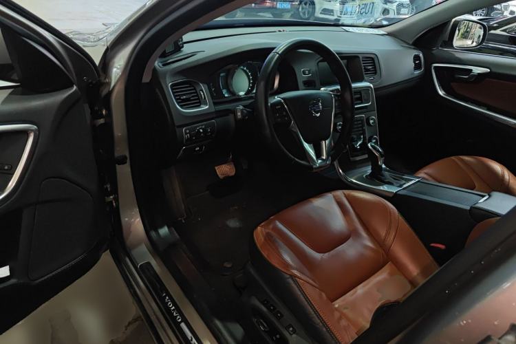 Used Volvo V60 2014 T5 Zhiya Edition