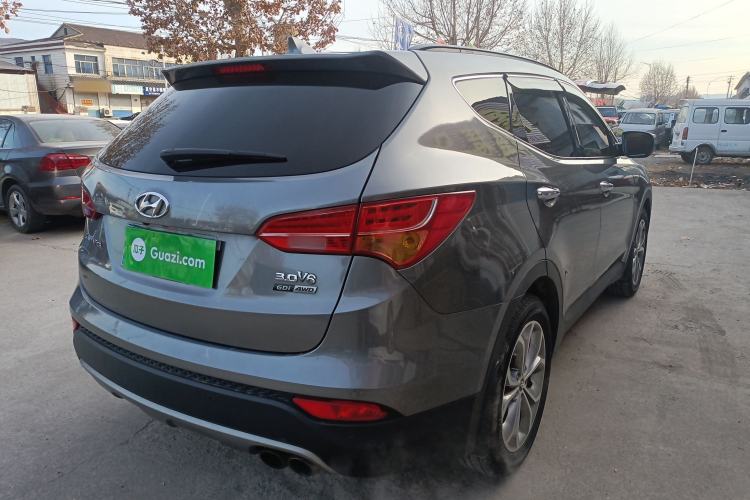 Used Hyundai Santa Fe Classic 2013 3.0L 4x4 Premium Edition 7-Seater Euro IV
