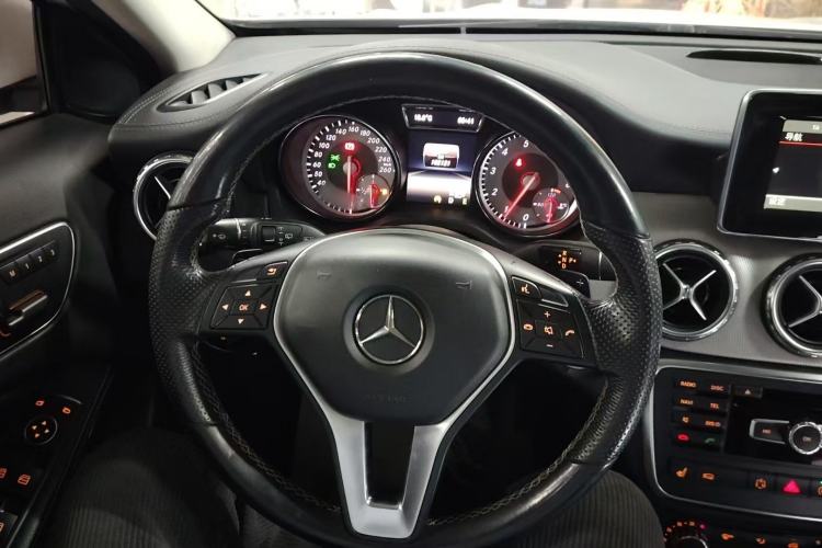 Used Mercedes-Benz GLA 2015 GLA 220 4MATIC Fashion Model