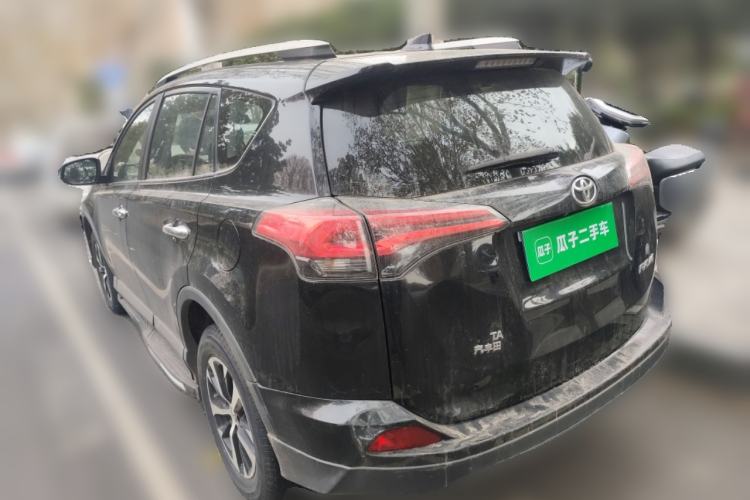 Used Toyota RAV4 2016 2.0L CVT Two-Wheel Drive Fashion Edition China V Standard
