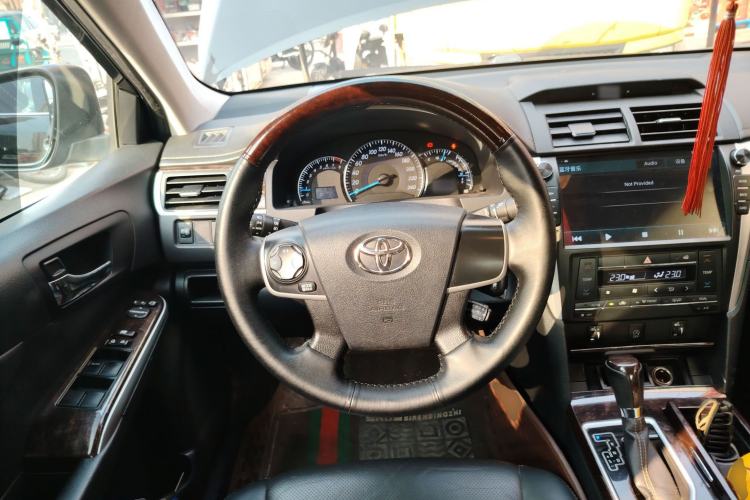 Used Toyota Camry 2016 2.0G 10th Anniversary Leading Edition
