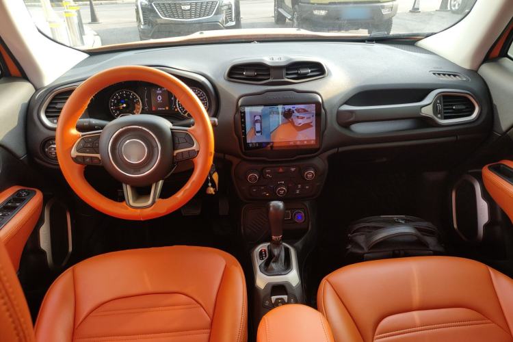 Used  Renegade 2018 Connected Large Screen Version 180TS Automatic High-Energy Edition
