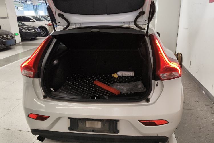 Used Volvo V40 2018 T3 Zhiyi Edition