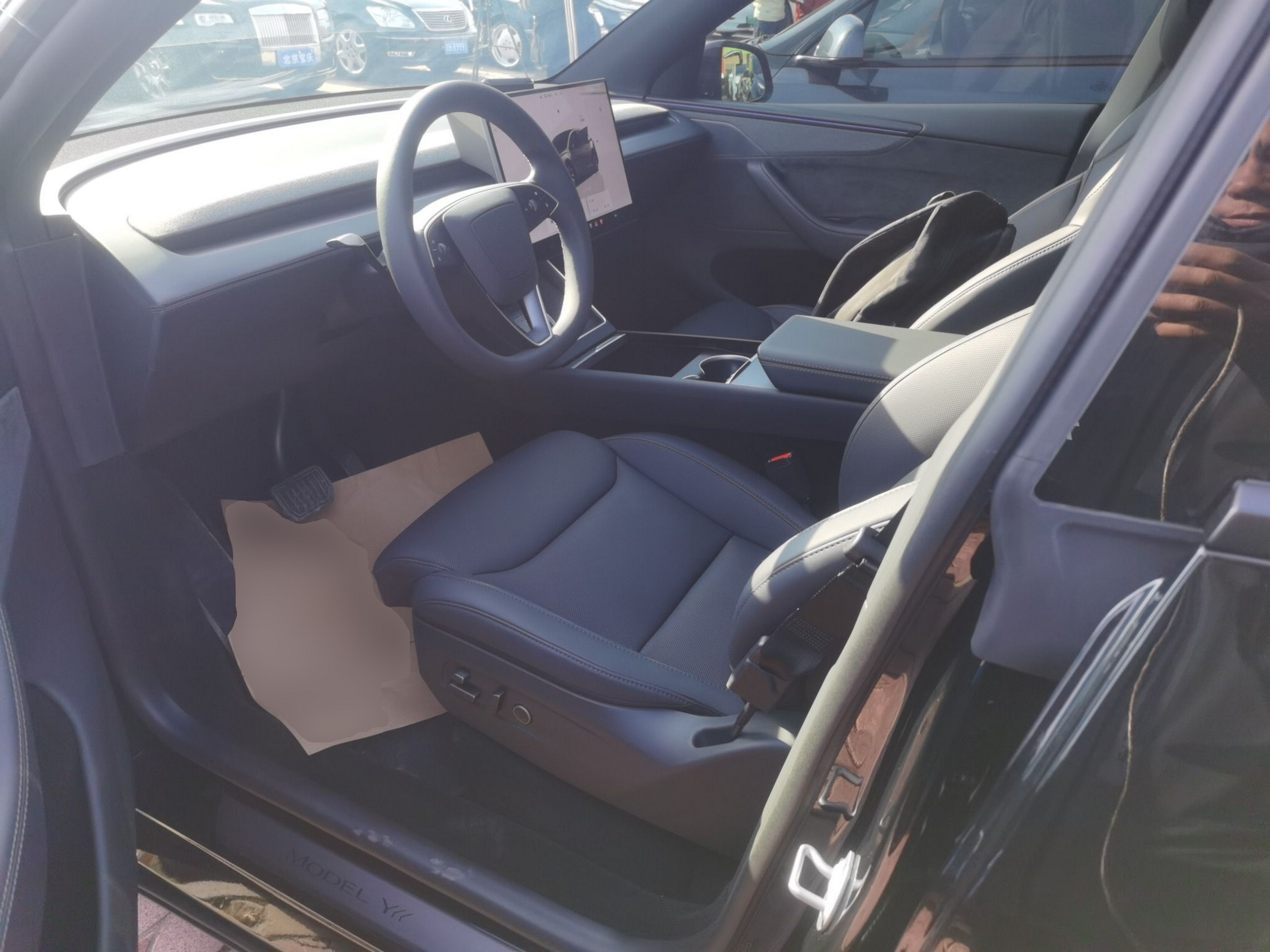 المقاعد الأمامية داخل السيارة