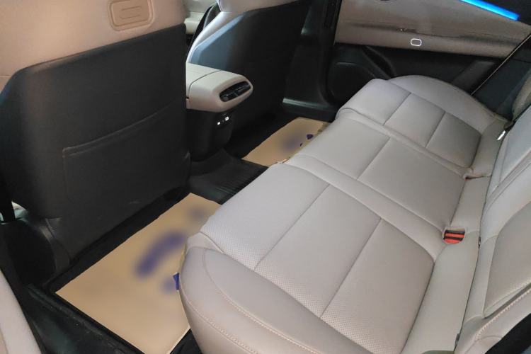 Used Lynk & Co Z10 2025 95 kWh 766 km Range Rear-Wheel Drive Max
